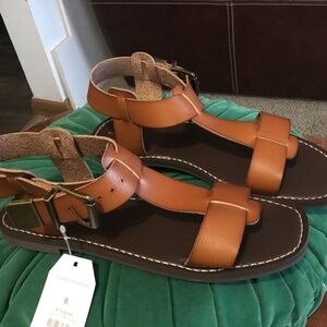 Leather t strap sandals